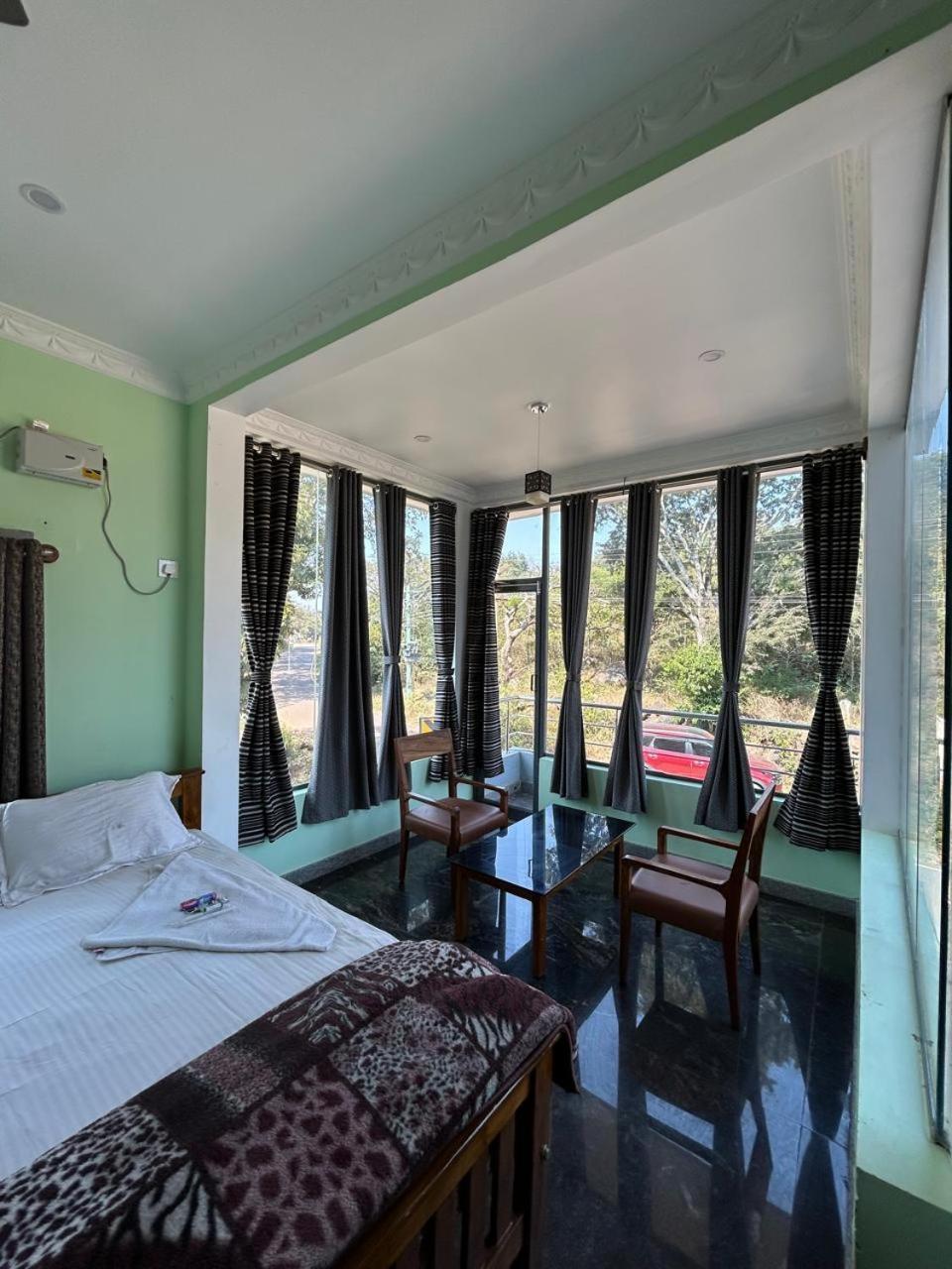 Yelagiri Goldhill Resort Extérieur photo