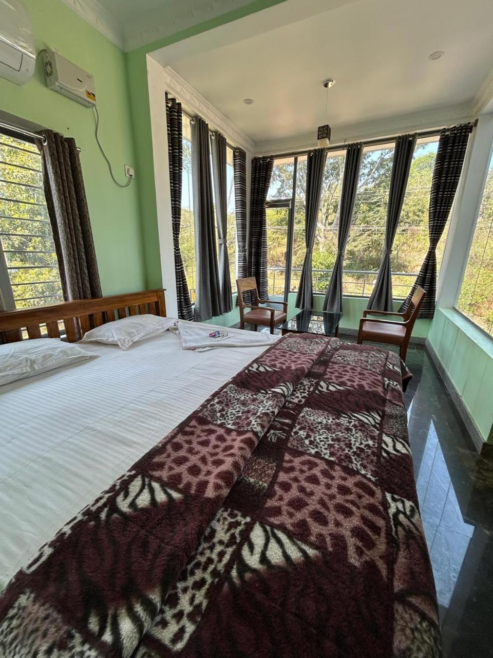 Yelagiri Goldhill Resort Extérieur photo